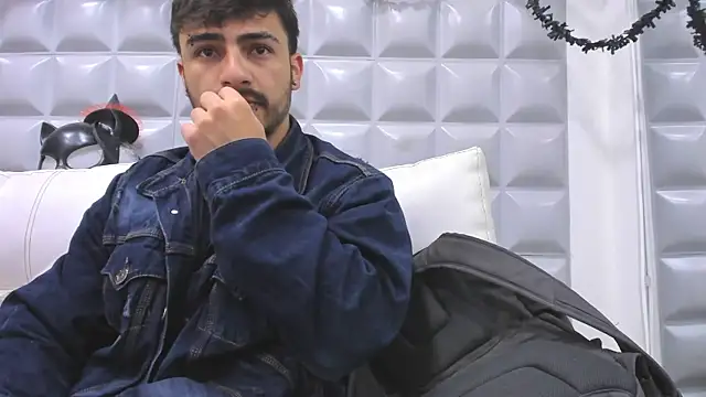 Jack Daniel   online show from 10-25-25, 04:46