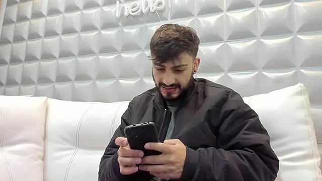 Jack Daniel   online show from 11-20-25, 01:33