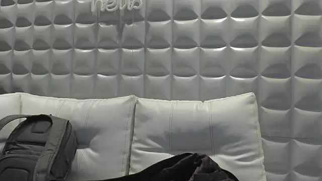 Jack Daniel   online show from 11-23-25, 01:16