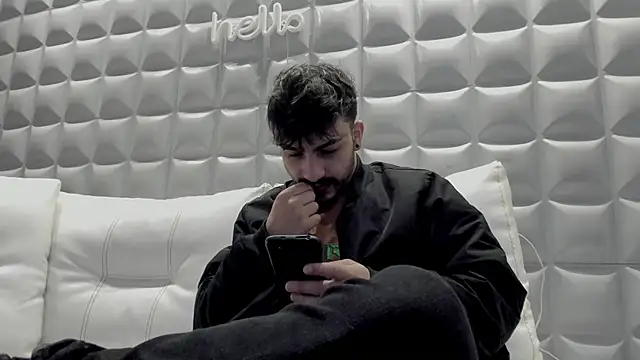 Jack Daniel   online show from 11-25-25, 02:28