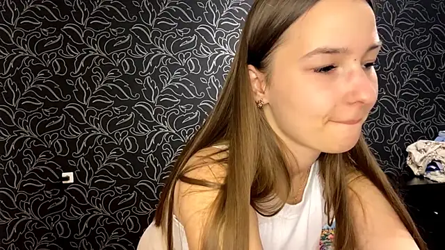 Snapshot of GemmaGunter chatting on 09-27-25, 08:14 GemmaGunter online show from 09-27-25, 08:14