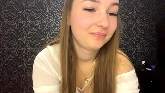 Snapshot of GemmaGunter chatting on 11-25-25, 08:20 GemmaGunter online show from 11-25-25, 08:20