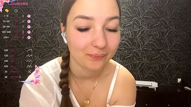 Snapshot of GemmaGunter chatting on 12-16-25, 08:25 GemmaGunter online show from 12-16-25, 08:25