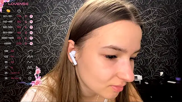 Snapshot of GemmaGunter chatting on 12-19-25, 08:05 GemmaGunter online show from 12-19-25, 08:05