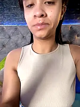 Snapshot of Isabella-Teen chatting on 09-25-25, 02:15 Isabella-Teen online show from 09-25-25, 02:15