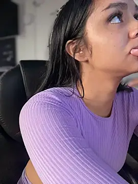 Snapshot of Isabella-Teen chatting on 05-02-26, 02:11 Isabella-Teen online show from 05-02-26, 02:11