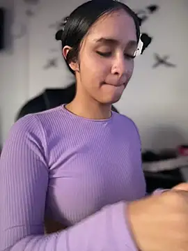 Snapshot of Isabella-Teen chatting on 05-03-26, 01:50 Isabella-Teen online show from 05-03-26, 01:50