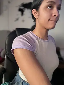 Snapshot of Isabella-Teen chatting on 05-11-26, 01:17 Isabella-Teen online show from 05-11-26, 01:17