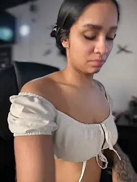 Snapshot of Isabella-Teen chatting on 06-02-26, 01:13 Isabella-Teen online show from 06-02-26, 01:13