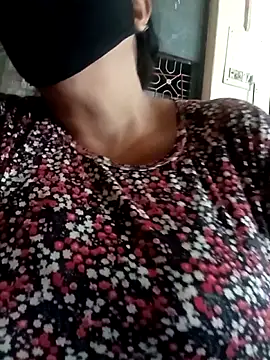 Snapshot of Love-890 chatting on 10-06-25, 05:49 Love-890 online show from 10-06-25, 05:49