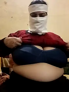 Snapshot of Love-890 chatting on 10-28-25, 01:36 Love-890 online show from 10-28-25, 01:36