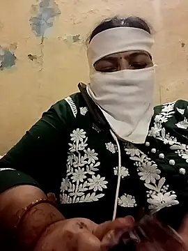 Snapshot of Love-890 chatting on 10-29-25, 01:57 Love-890 online show from 10-29-25, 01:57