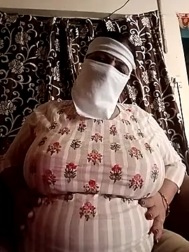 Snapshot of Love-890 chatting on 11-02-25, 10:39 Love-890 online show from 11-02-25, 10:39