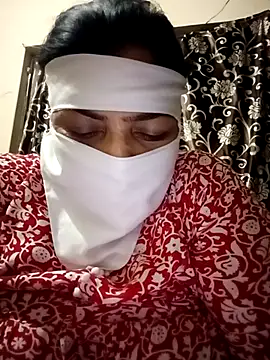 Snapshot of Love-890 chatting on 11-06-25, 11:04 Love-890 online show from 11-06-25, 11:04