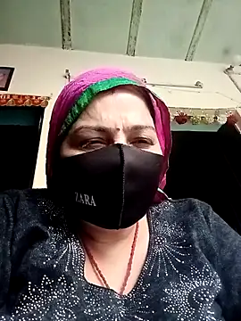 Snapshot of Love-890 chatting on 11-15-25, 11:29 Love-890 online show from 11-15-25, 11:29