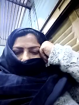 Snapshot of Love-890 chatting on 11-22-25, 01:04 Love-890 online show from 11-22-25, 01:04