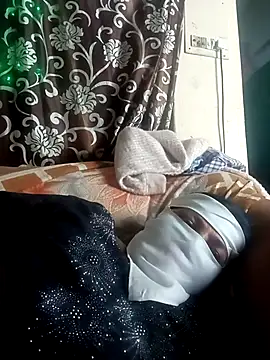 Snapshot of Love-890 chatting on 11-28-25, 08:28 Love-890 online show from 11-28-25, 08:28