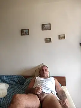 Snapshot of chcem1975 chatting on 09-17-25, 09:00 chcem1975 online show from 09-17-25, 09:00