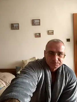 Snapshot of chcem1975 chatting on 09-18-25, 09:55 chcem1975 online show from 09-18-25, 09:55