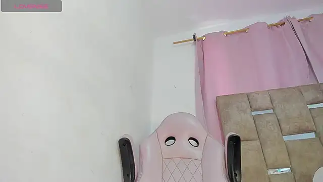 Mia royal online show from 04-28-26, 04:12