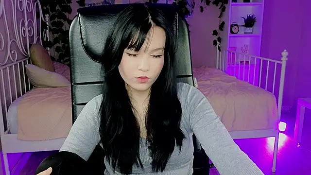 Snapshot of Aurora_Gilbert chatting on 10-16-25, 10:16 Aurora Gilbert online show from 10-16-25, 10:16