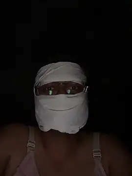 Snapshot of Mo000000_ chatting on 04-12-26, 06:13 Mo000000 online show from 04-12-26, 06:13