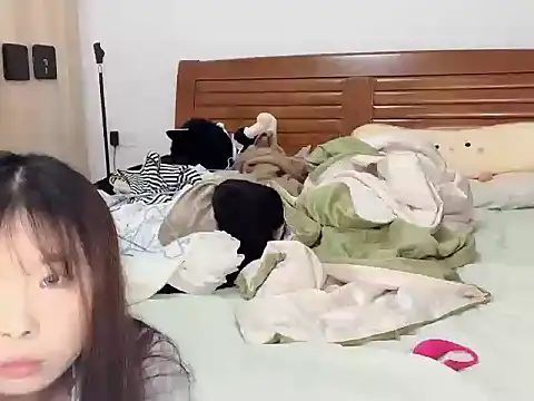 Snapshot of Akong11 chatting on 09-21-25, 04:19 Akong11 online show from 09-21-25, 04:19