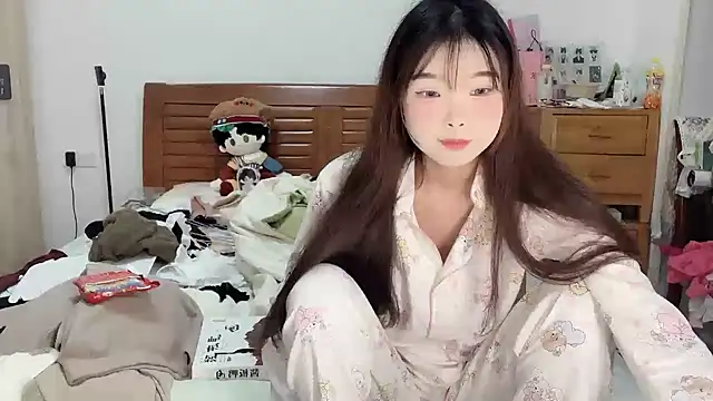 Snapshot of Akong11 chatting on 09-26-25, 06:34 Akong11 online show from 09-26-25, 06:34