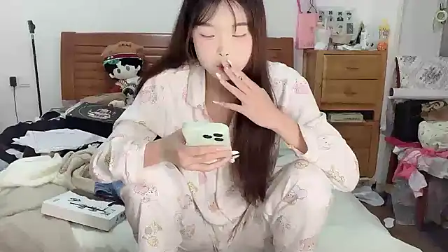 Snapshot of Akong11 chatting on 09-28-25, 05:18 Akong11 online show from 09-28-25, 05:18