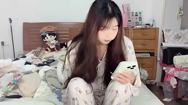 Snapshot of Akong11 chatting on 09-30-25, 03:28 Akong11 online show from 09-30-25, 03:28