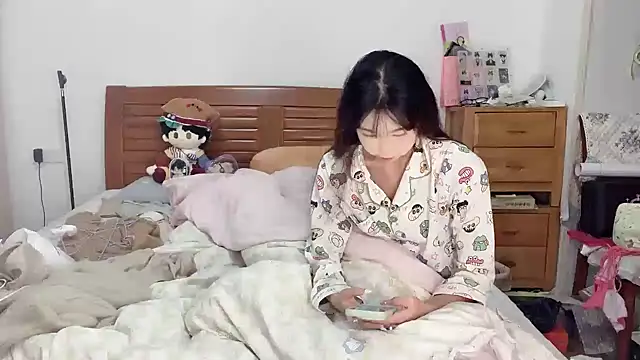 Snapshot of Akong11 chatting on 10-05-25, 09:56 Akong11 online show from 10-05-25, 09:56