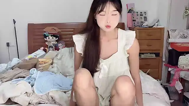 Snapshot of Akong11 chatting on 10-12-25, 08:35 Akong11 online show from 10-12-25, 08:35