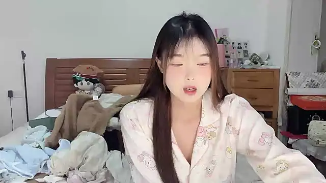 Snapshot of Akong11 chatting on 10-17-25, 03:14 Akong11 online show from 10-17-25, 03:14