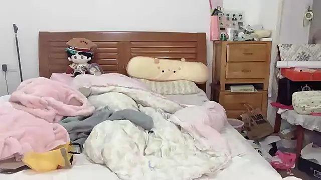 Snapshot of Akong11 chatting on 10-22-25, 04:40 Akong11 online show from 10-22-25, 04:40