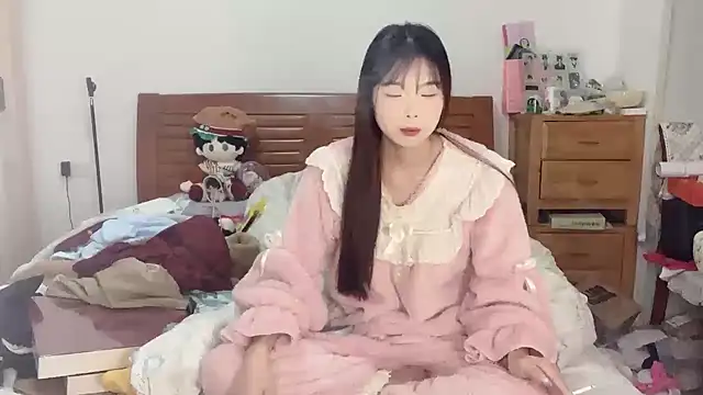 Snapshot of Akong11 chatting on 10-24-25, 07:54 Akong11 online show from 10-24-25, 07:54