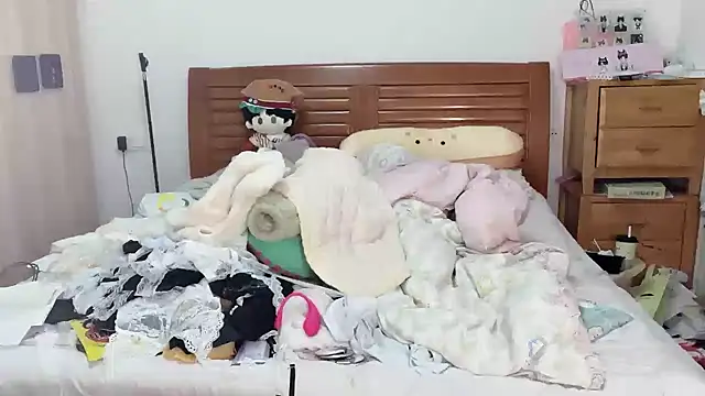 Snapshot of Akong11 chatting on 10-31-25, 05:25 Akong11 online show from 10-31-25, 05:25