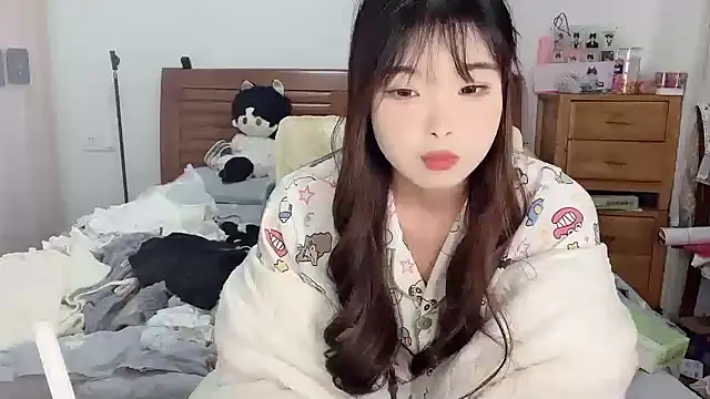 Snapshot of Akong11 chatting on 11-24-25, 02:39 Akong11 online show from 11-24-25, 02:39