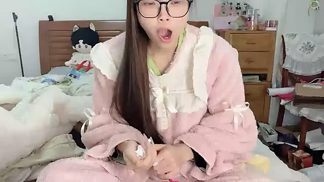 Snapshot of Akong11 chatting on 12-03-25, 03:14 Akong11 online show from 12-03-25, 03:14