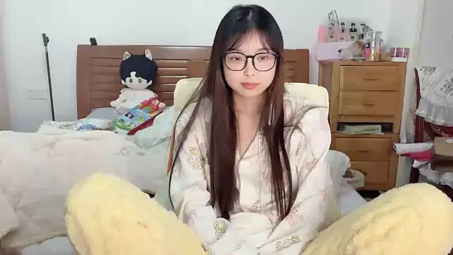 Snapshot of Akong11 chatting on 12-04-25, 02:26 Akong11 online show from 12-04-25, 02:26