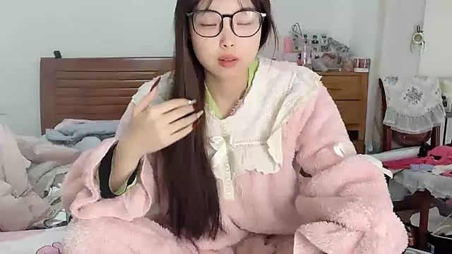 Snapshot of Akong11 chatting on 12-14-25, 03:12 Akong11 online show from 12-14-25, 03:12