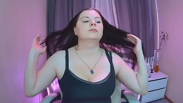 Snapshot of BritneyRaine chatting on 11-17-25, 01:06 BritneyRaine online show from 11-17-25, 01:06