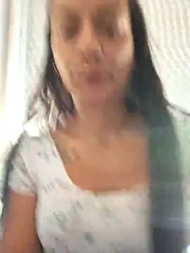 Snapshot of Lauraxxsteen chatting on 09-15-25, 10:37 Lauraxxsteen online show from 09-15-25, 10:37