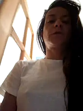 Snapshot of Lauraxxsteen chatting on 09-27-25, 07:57 Lauraxxsteen online show from 09-27-25, 07:57