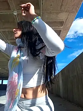 Snapshot of Lauraxxsteen chatting on 10-26-25, 02:12 Lauraxxsteen online show from 10-26-25, 02:12