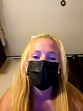 Snapshot of cheey-enne09 chatting on 09-18-25, 10:23 cheey-enne09 online show from 09-18-25, 10:23