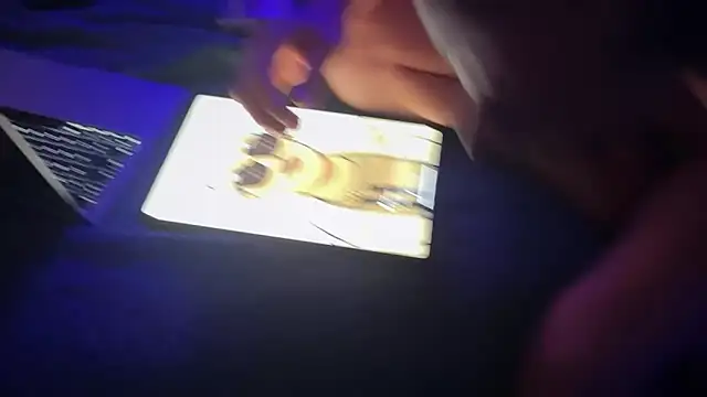 Snapshot of Pedroomp chatting on 10-30-25, 08:53 Pedroomp online show from 10-30-25, 08:53