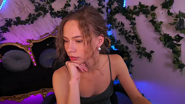 ShyySiren online show from 10-19-25, 07:09