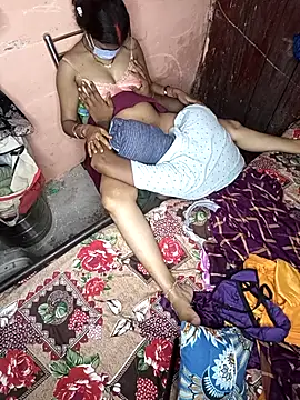 Snapshot of Romantic_couple89 chatting on 09-26-25, 04:33 Romantic couple89 online show from 09-26-25, 04:33