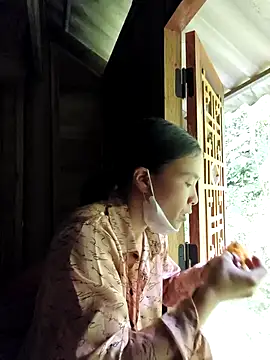 Snapshot of lily-00 chatting on 11-07-25, 01:27 lily-00 online show from 11-07-25, 01:27