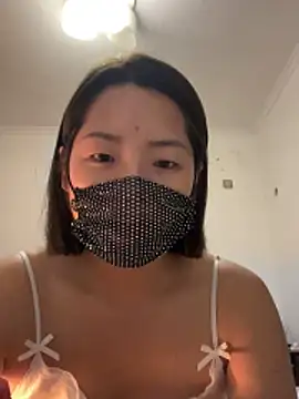 TiNa wiwi online show from 10-25-25, 04:35